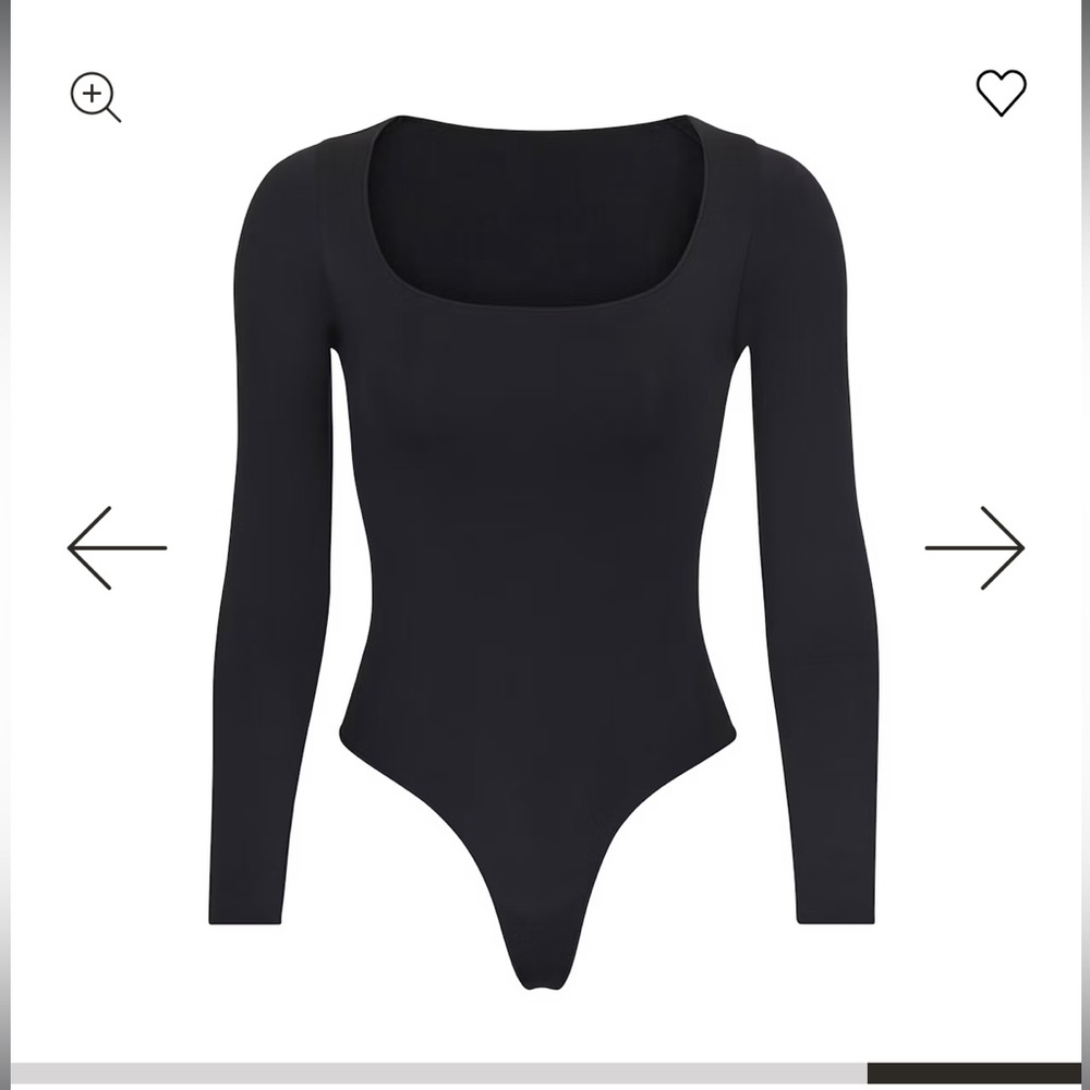 SKIMS essential long sleeve bodysuit NWT